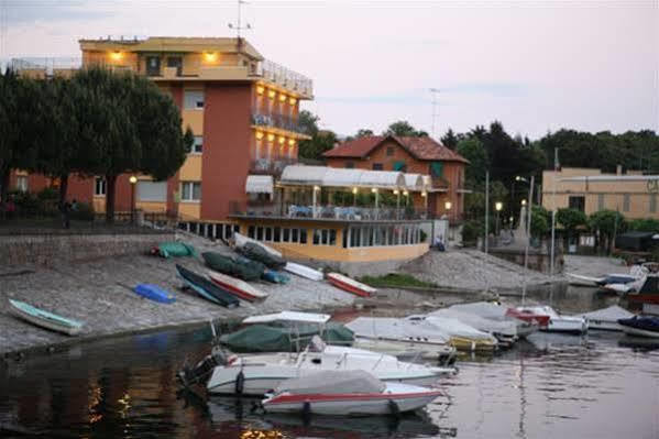 Hotel Capri Lesa Exteriör bild