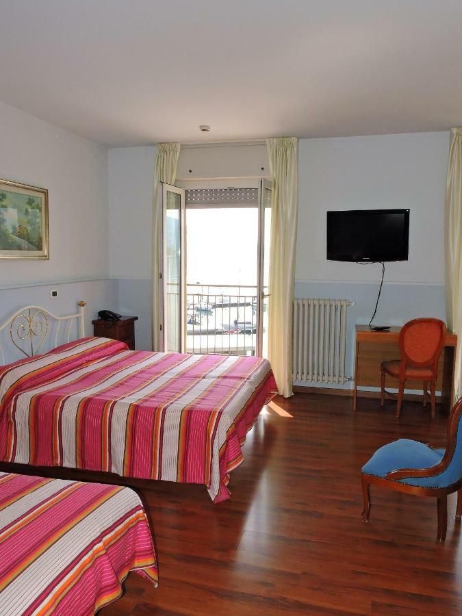 Hotel Capri Lesa Exteriör bild