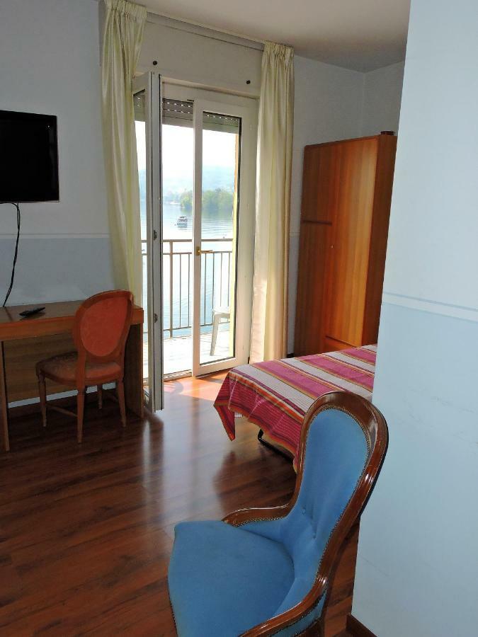 Hotel Capri Lesa Exteriör bild
